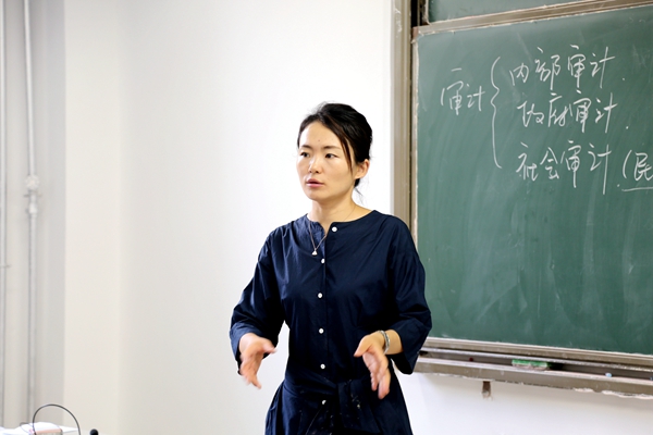 5.雒翠老师介绍审计专业_副本.jpg 5.雒翠老师介绍审计专业_副本.jpg