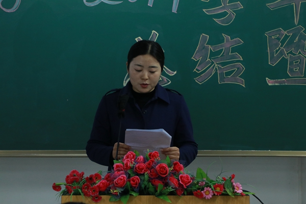 3.高风老师宣读获奖名单..jpg