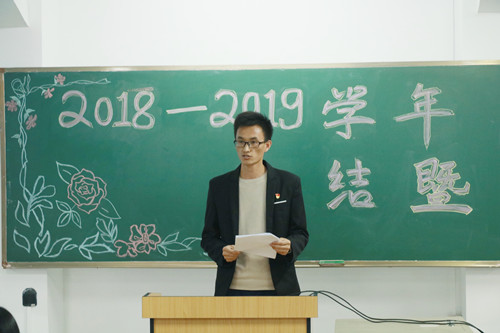 4.何柏栋老师宣读获奖名单_副本.jpg