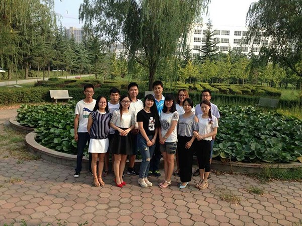 会计学院老师合影.jpg 会计学院老师合影.jpg
